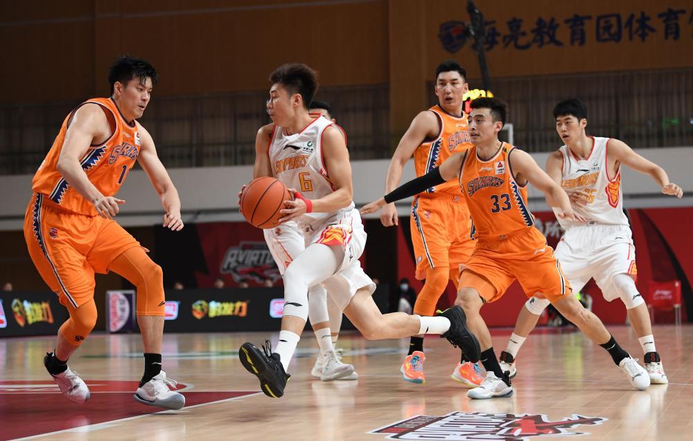 AYX-拳击赛场再起风云：钱塘青龙队击败泰山火狐队，脚步移动更到位争冠格局再洗牌的简单介绍