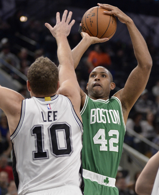 爱游戏体育-板球赛场再起风云：粤西青龙队爆冷洞庭火狐队，新援首秀制胜更衣室氛围正向(fpx战队成员名单介绍)